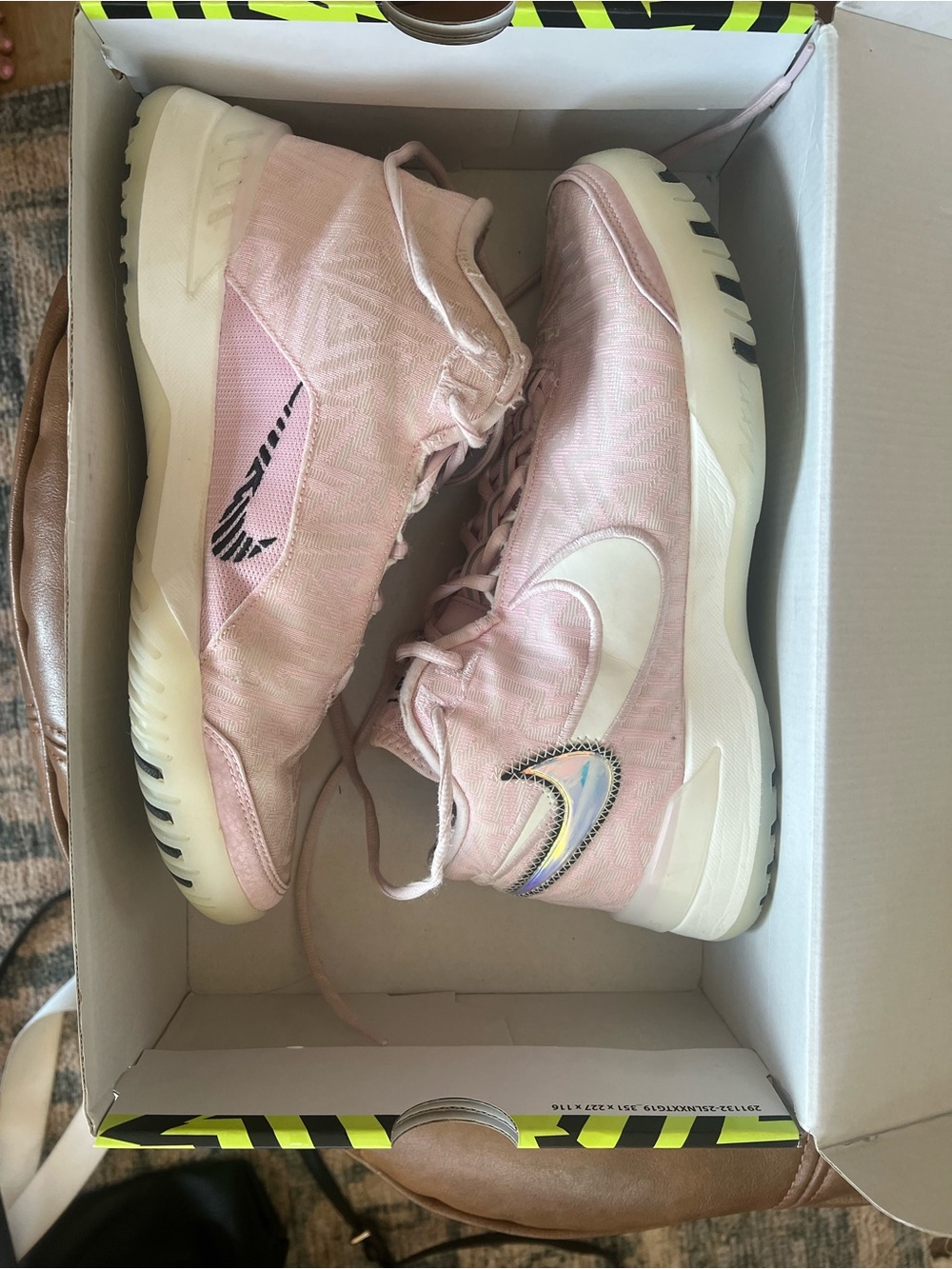 Nike Women’s LeBron NXXT Genisus basketball shoes